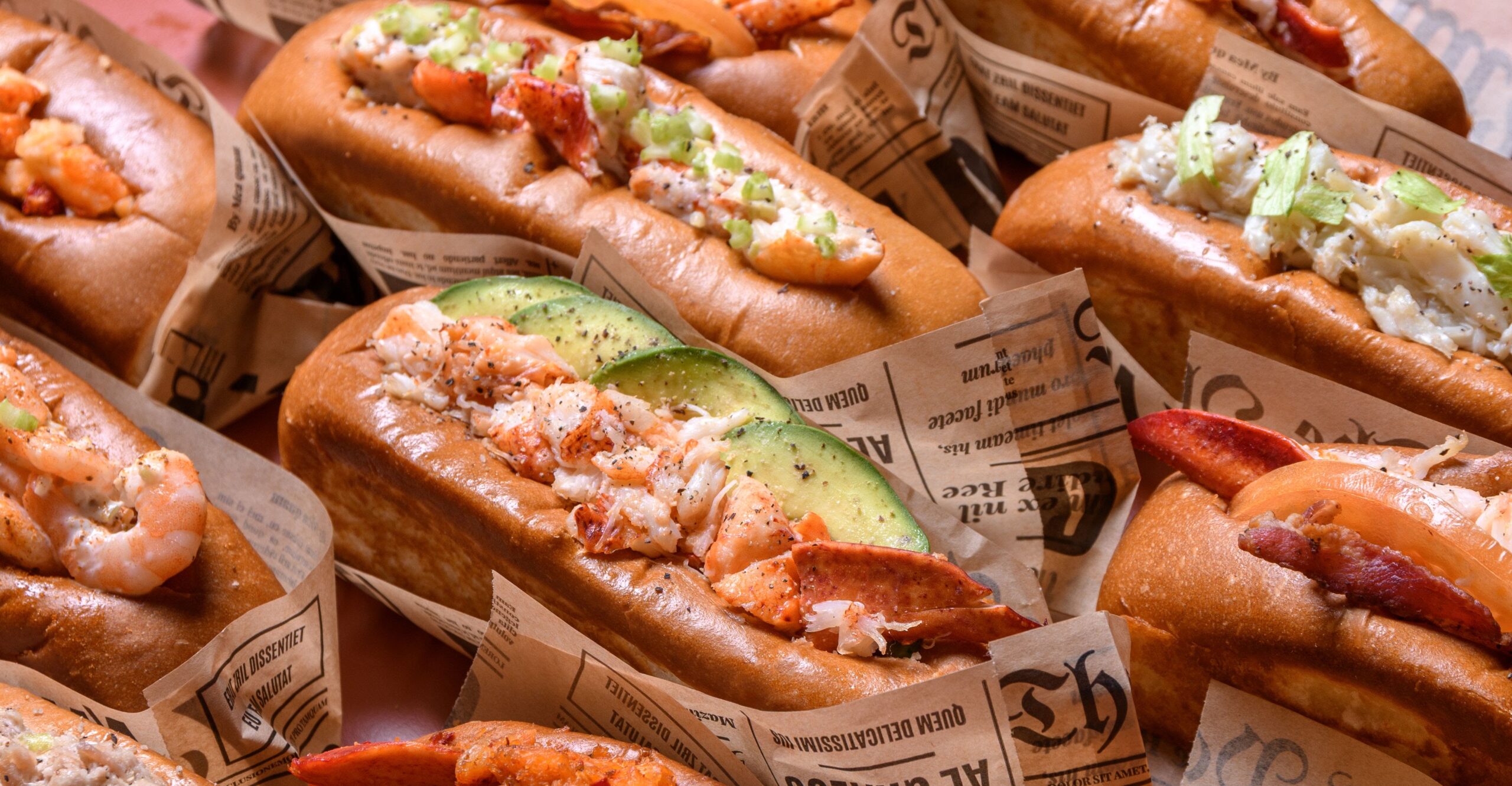 Selezione di lobster roll Mason's con patatine e bevande